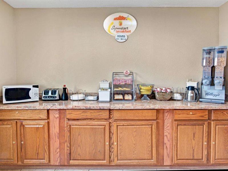 Super 8 By Wyndham Indianapolis Emerson Εξωτερικό φωτογραφία