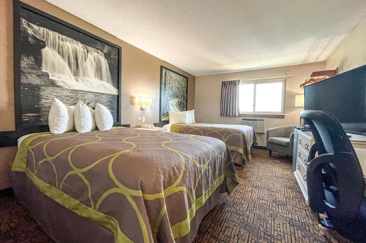 Super 8 By Wyndham Indianapolis Emerson Εξωτερικό φωτογραφία
