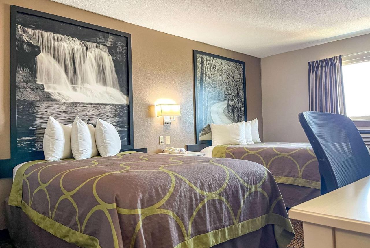 Super 8 By Wyndham Indianapolis Emerson Εξωτερικό φωτογραφία