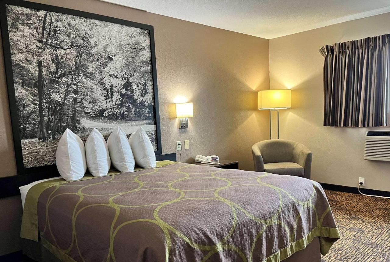 Super 8 By Wyndham Indianapolis Emerson Εξωτερικό φωτογραφία