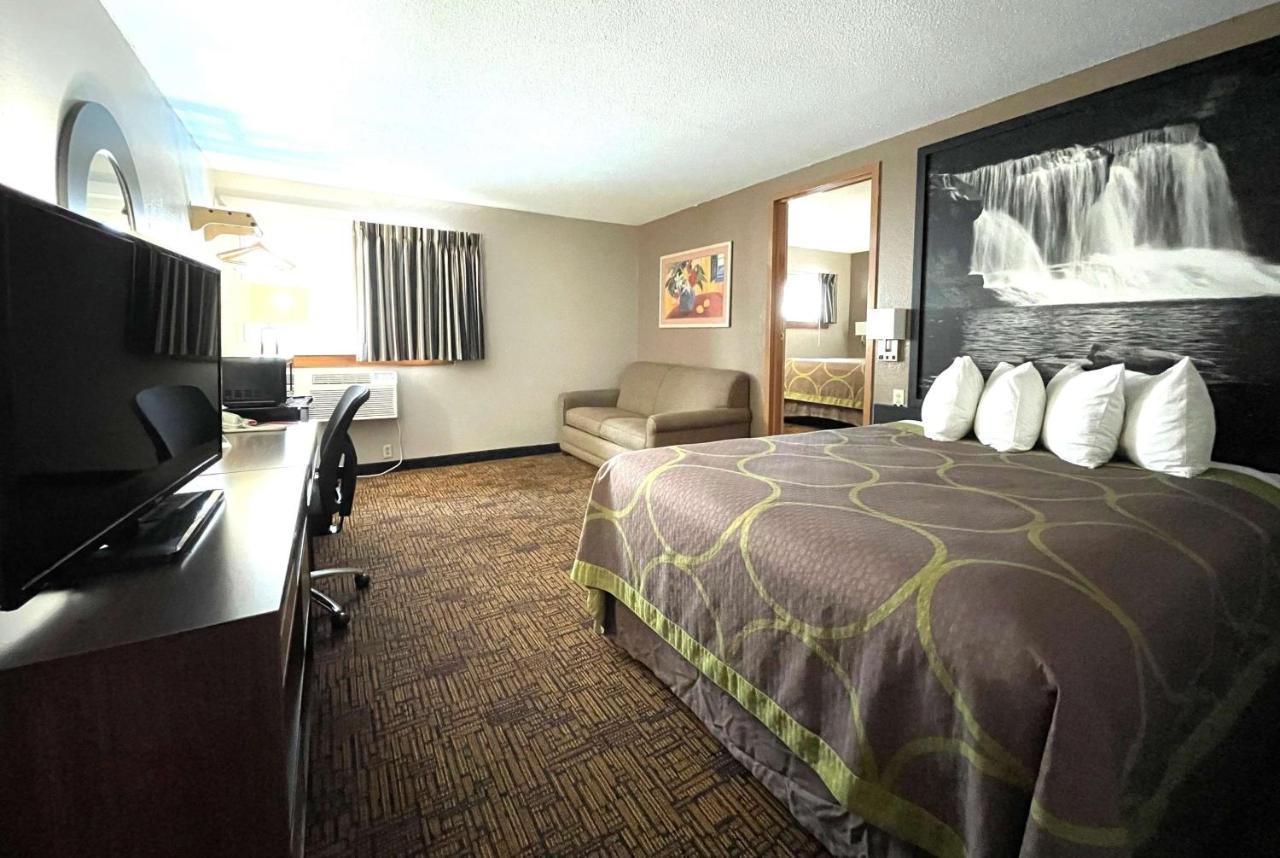 Super 8 By Wyndham Indianapolis Emerson Εξωτερικό φωτογραφία