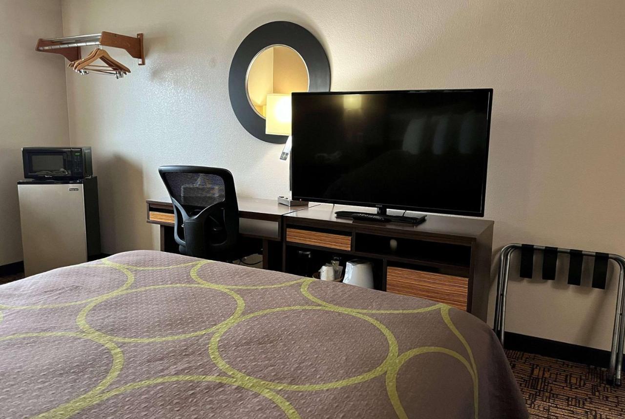 Super 8 By Wyndham Indianapolis Emerson Εξωτερικό φωτογραφία