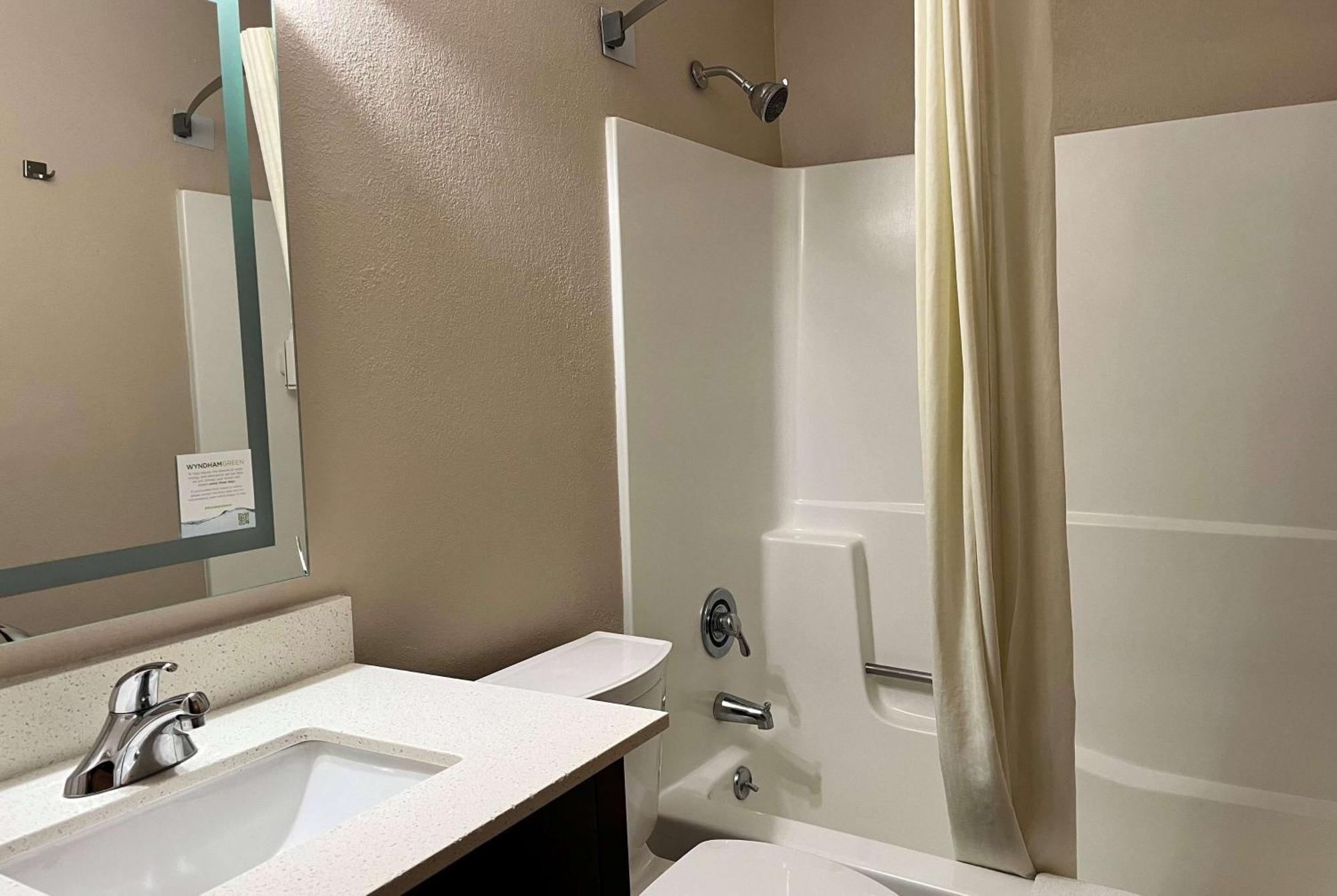 Super 8 By Wyndham Indianapolis Emerson Εξωτερικό φωτογραφία