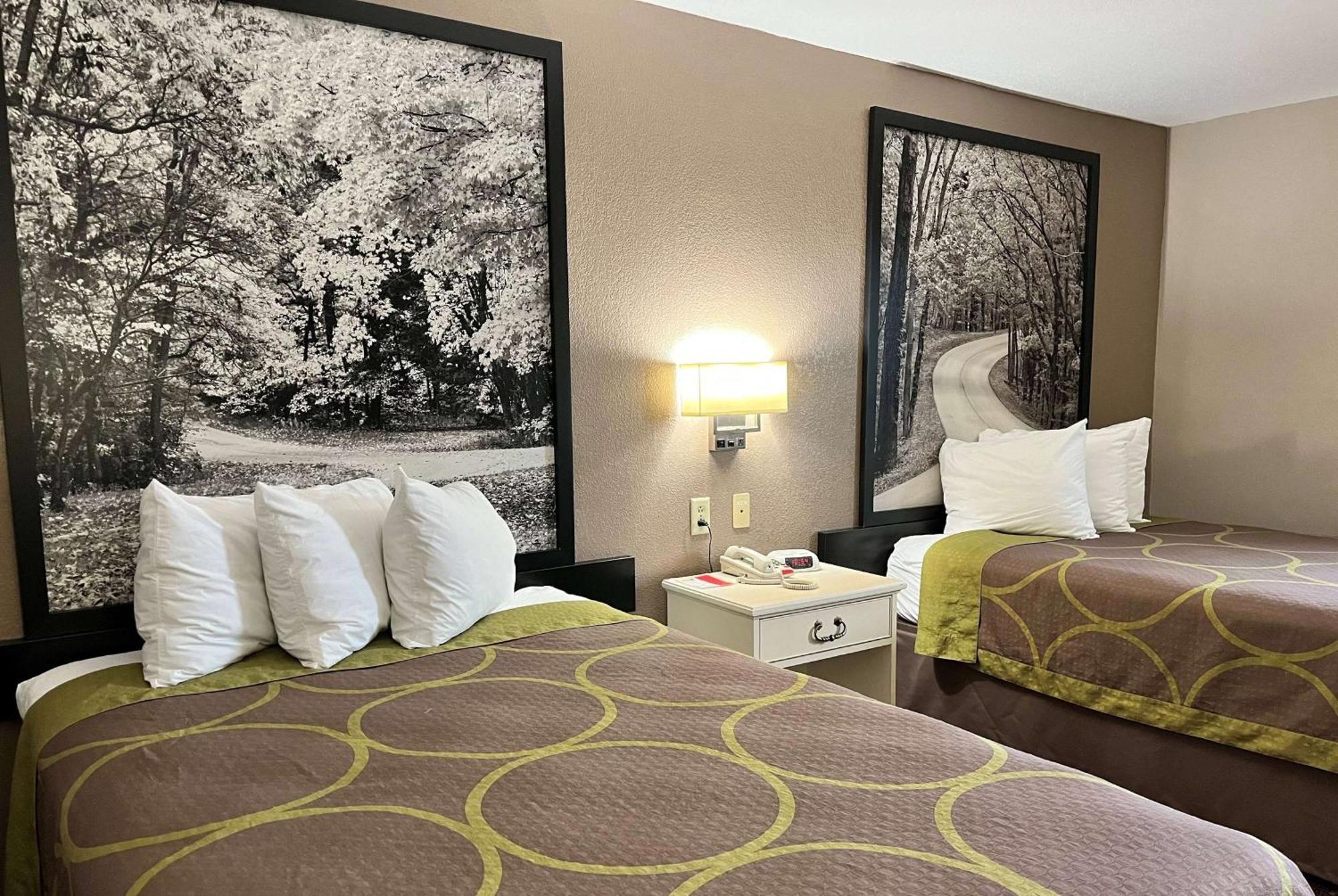 Super 8 By Wyndham Indianapolis Emerson Εξωτερικό φωτογραφία