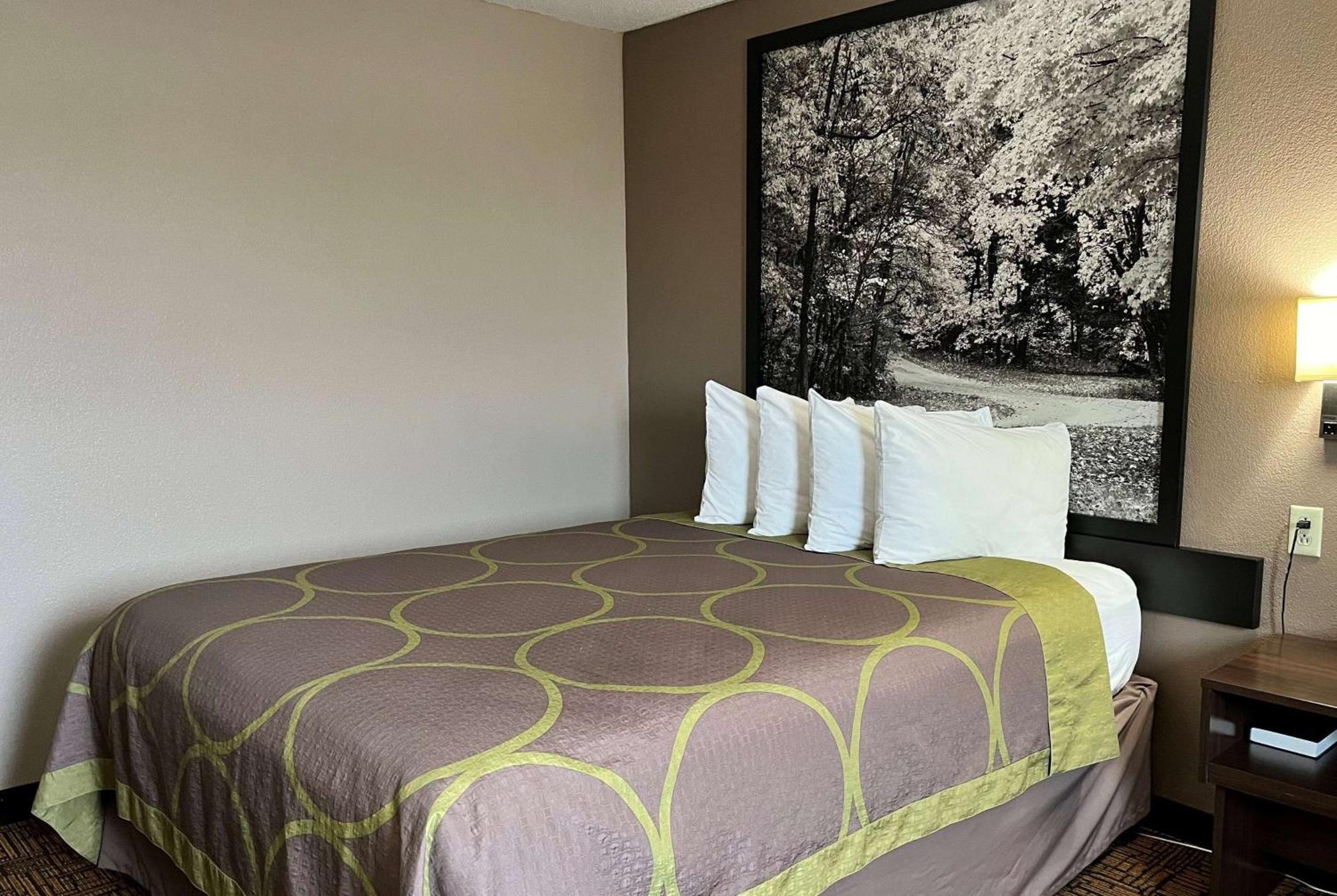 Super 8 By Wyndham Indianapolis Emerson Εξωτερικό φωτογραφία