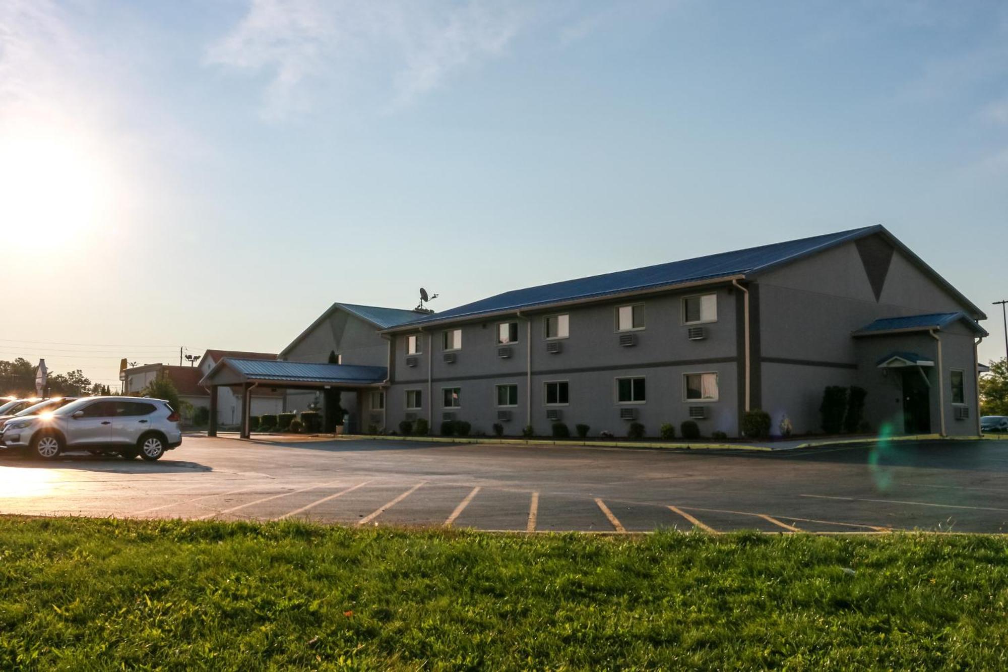 Super 8 By Wyndham Indianapolis Emerson Εξωτερικό φωτογραφία