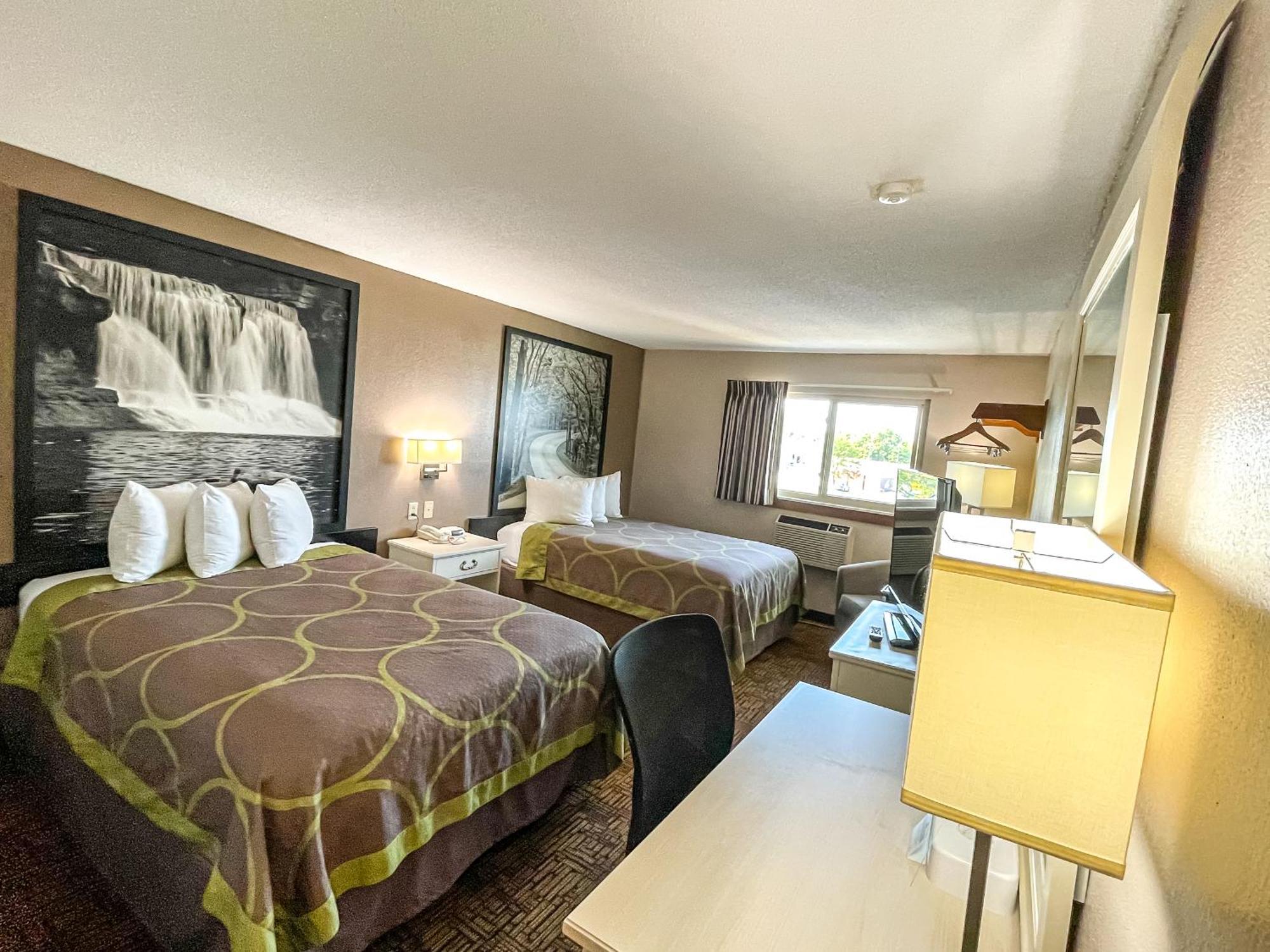 Super 8 By Wyndham Indianapolis Emerson Εξωτερικό φωτογραφία
